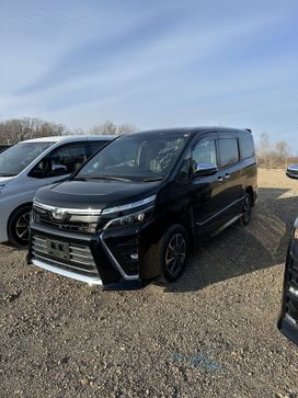 Toyota Voxy, 2018 г., Владивосток
