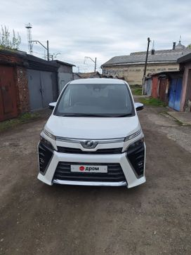 Toyota Voxy, 2018 г., Новокузнецк