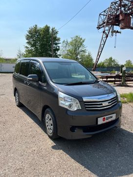 Toyota Voxy, 2012 г., Краснодар