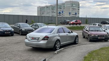 Mercedes-Benz S-класс, 2005 г., Омск