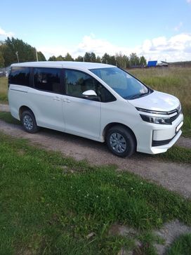 Toyota Voxy, 2016 г., Томск